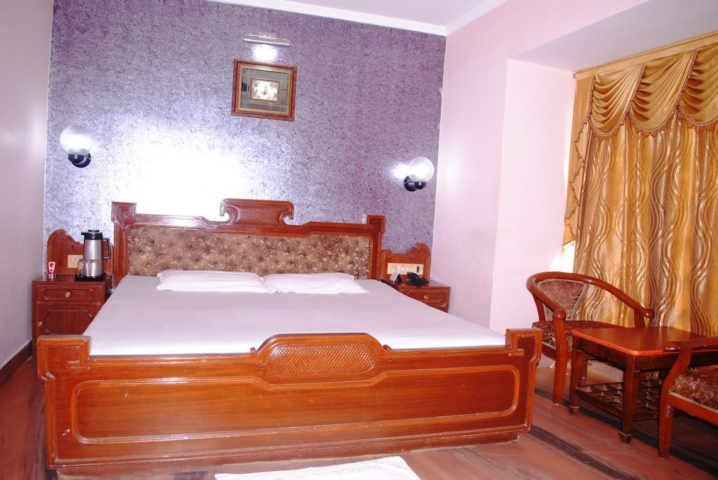 Padma Hotel Puri Luaran gambar